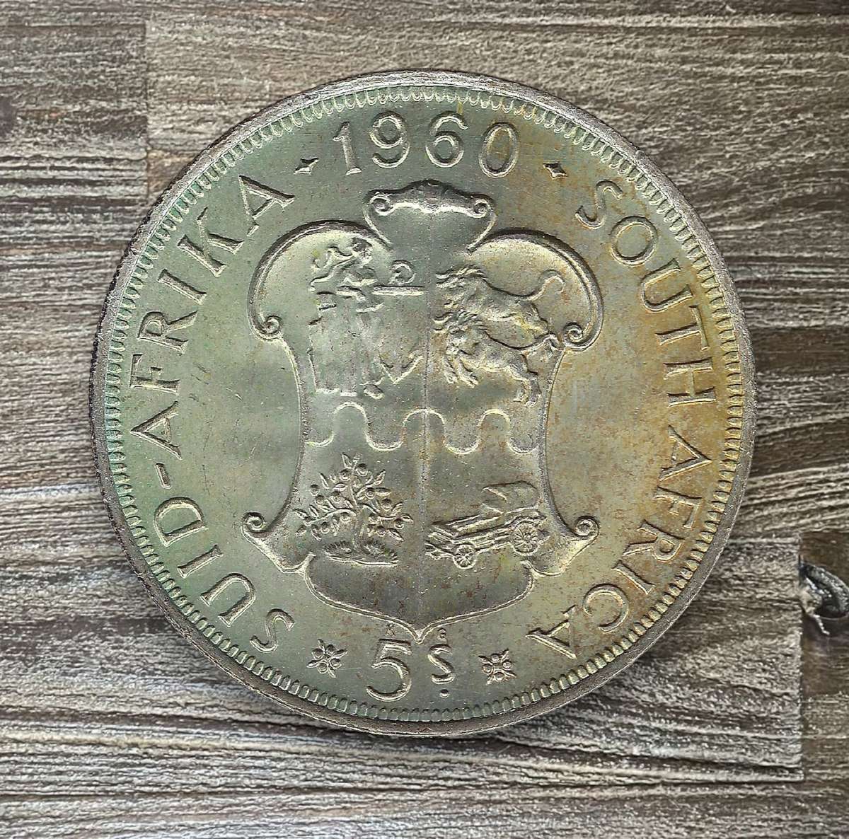 *** 5 Shilling *** Beautiful toning, highly collectable unc