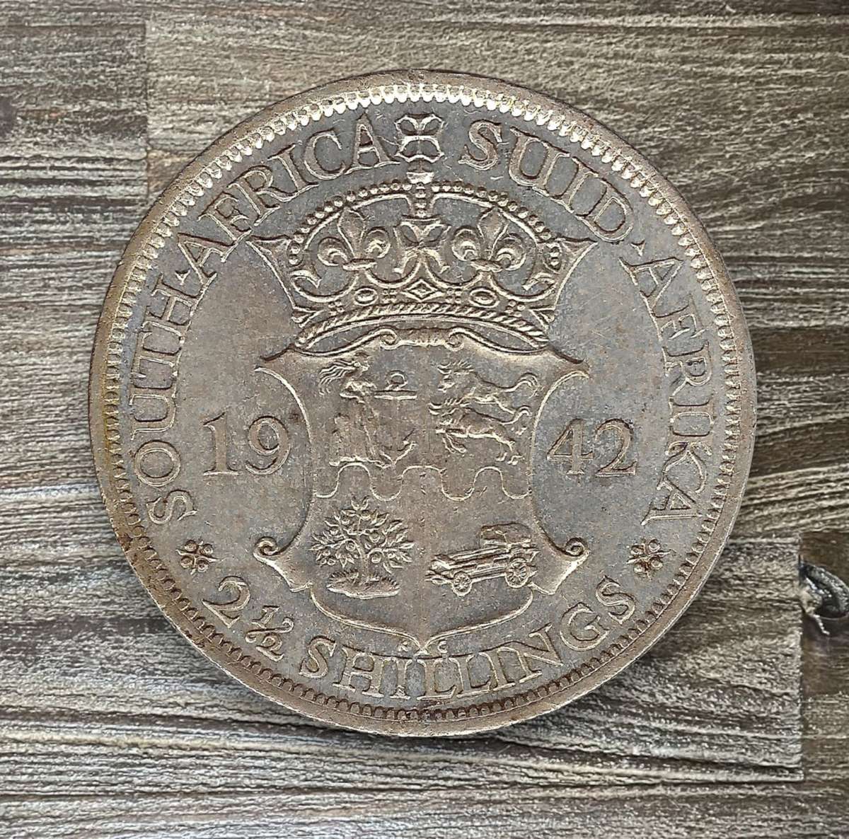 1942 *** 2.5 Shilling *** High au, very collectable
