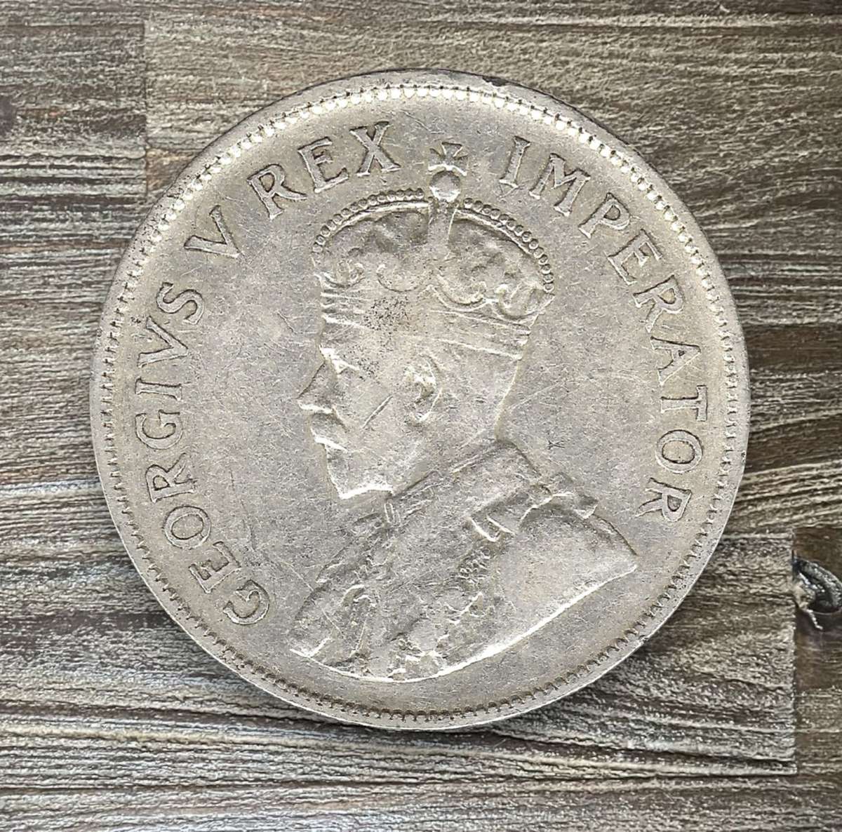 1927 *** 2 1/2 Shilling *** highly collectable VF coin