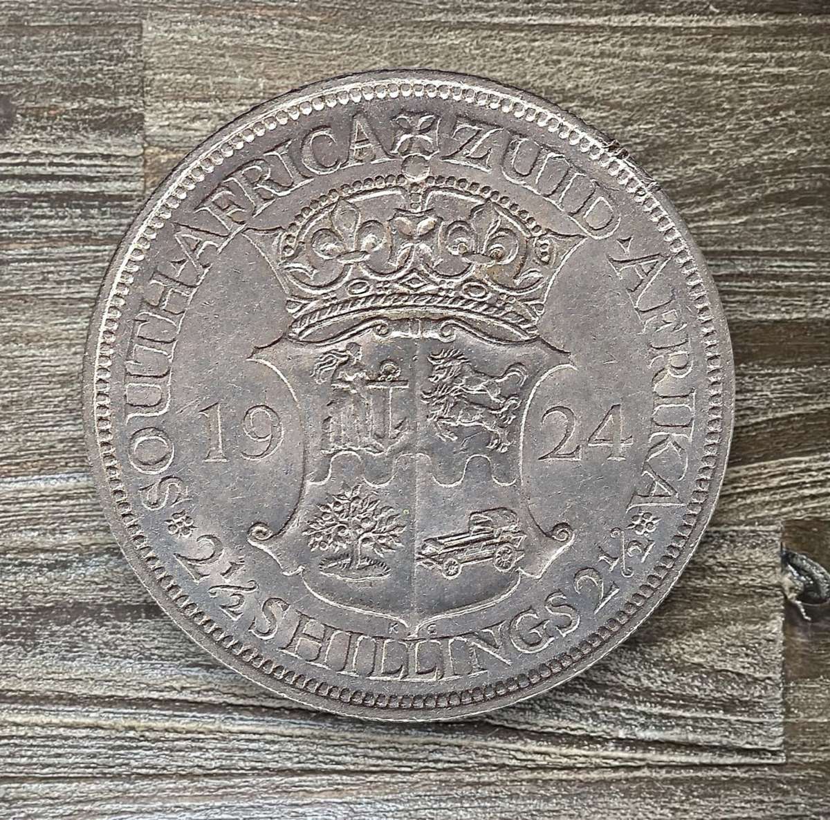 1924 *** 2 1/2 Shilling *** Stunning AU coin