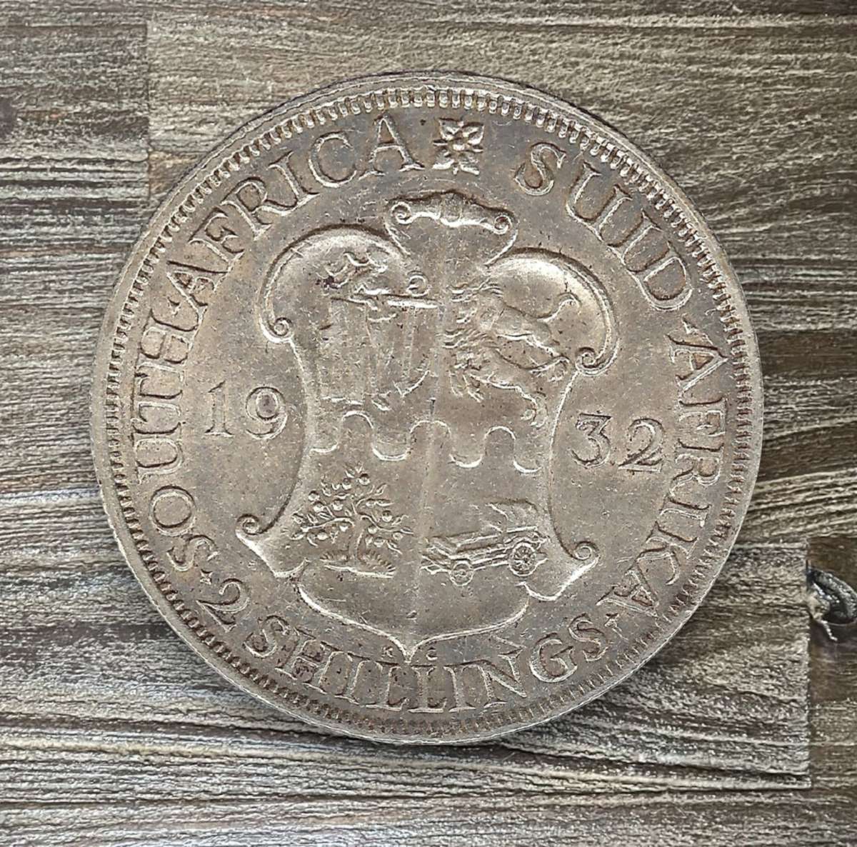 1932 *** 2 Shilling *** Stunning details