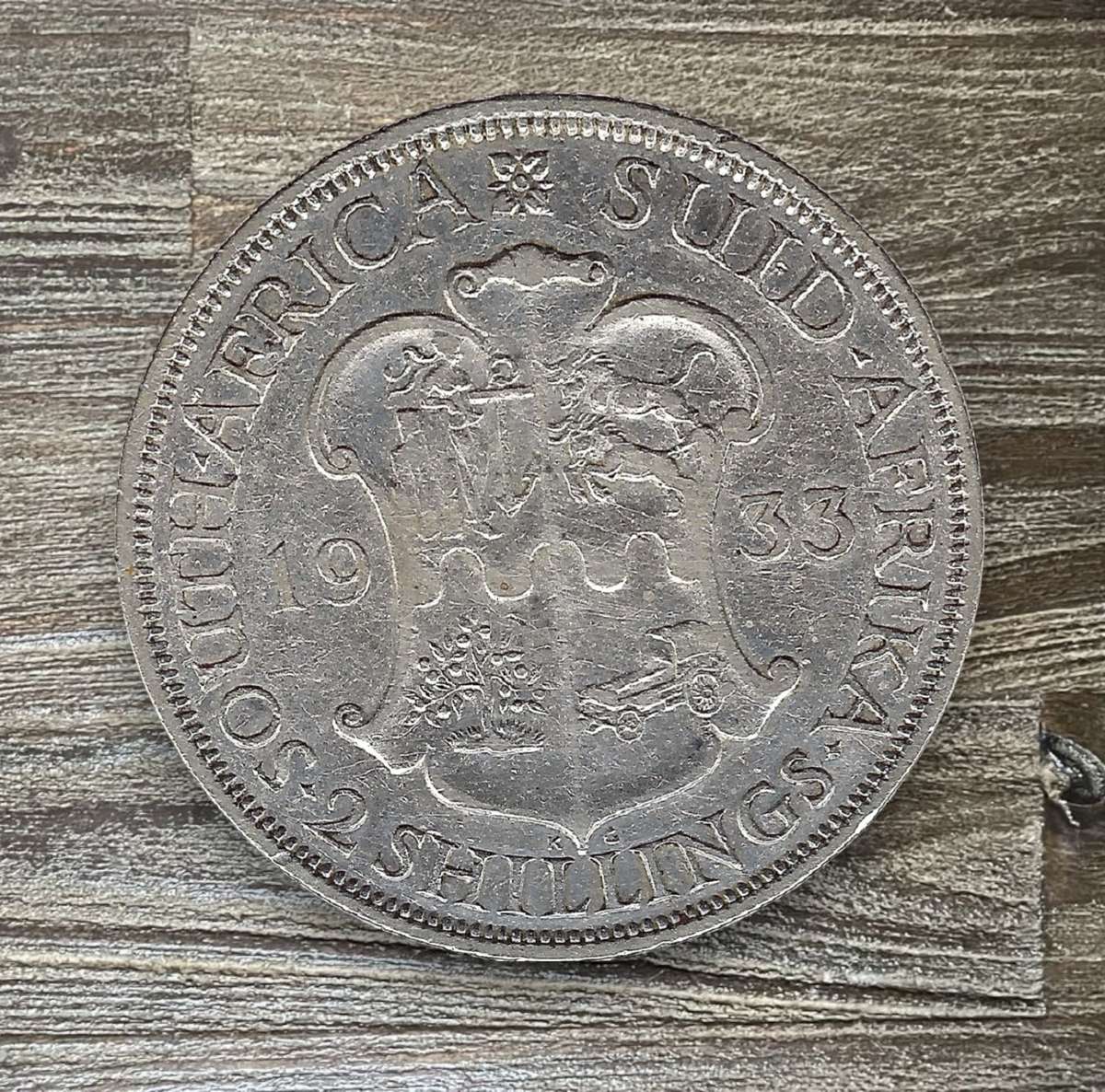 1933 *** 2 Shilling *** Decent VF-