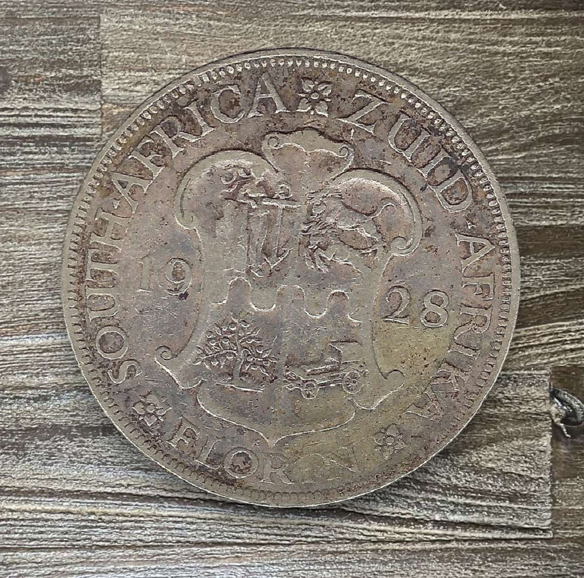 1928 *** 2 Shilling *** Scarce VF-