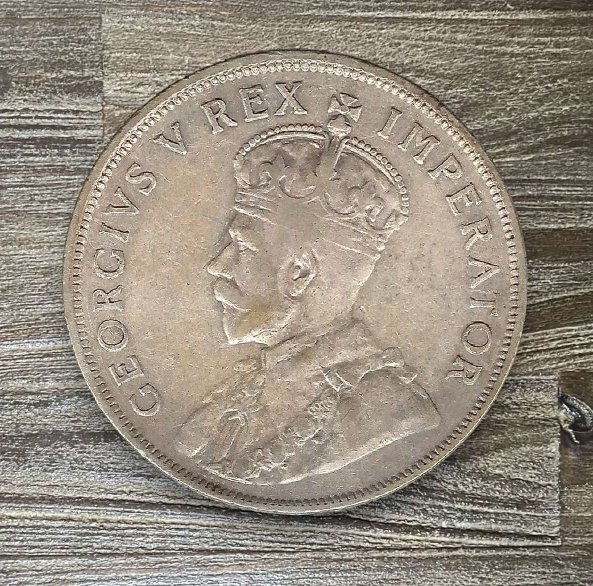 1933 *** 2 Shilling *** Decent VF-