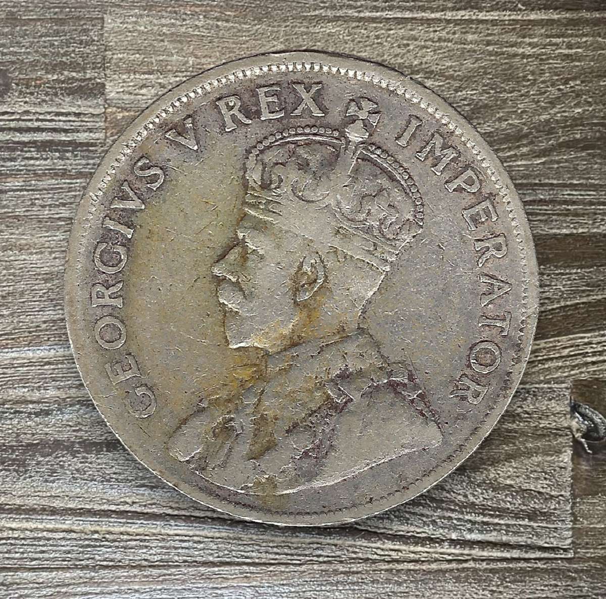 1928 *** 2 Shilling *** Scarce VF-