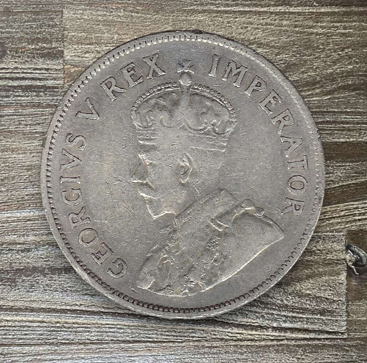 1933 *** 2 1/2 Shilling *** Lowish mintage of 135 779