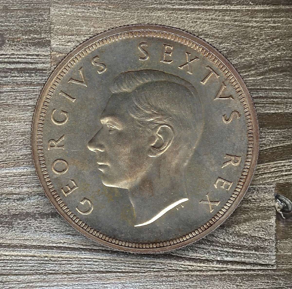 1952 *** 5 Shilling *** Excellent condition, better than the scan