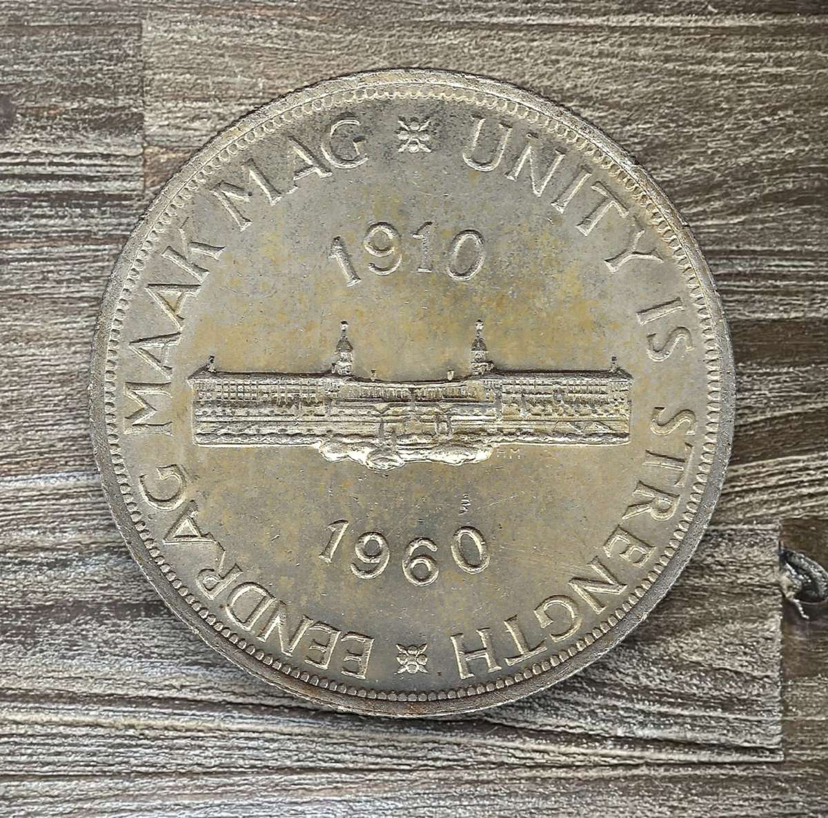 1960 *** 5 Shilling *** Possible SS, great coin