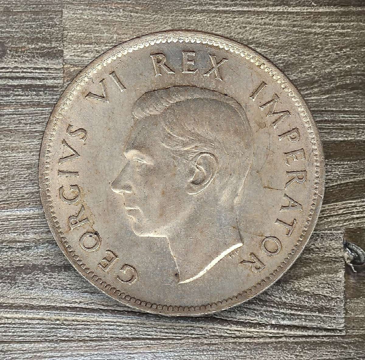 1942 *** 2.5 Shilling *** High au, very collectable