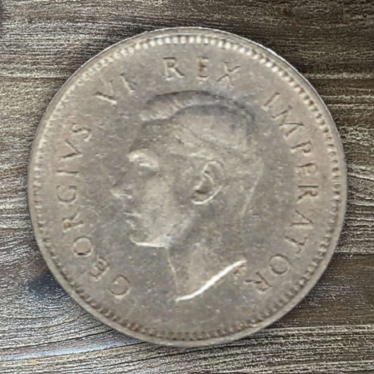 1943 *** 3 Pence *** 80% silver content