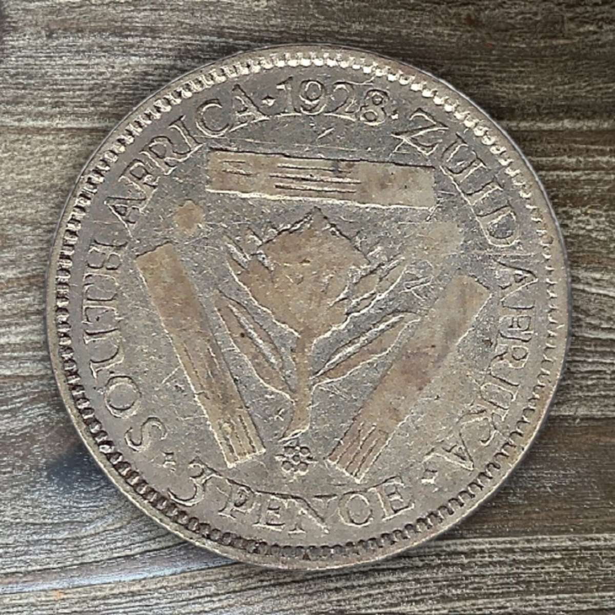 1928 *** 3 Pence *** Scarce to find 80% silver