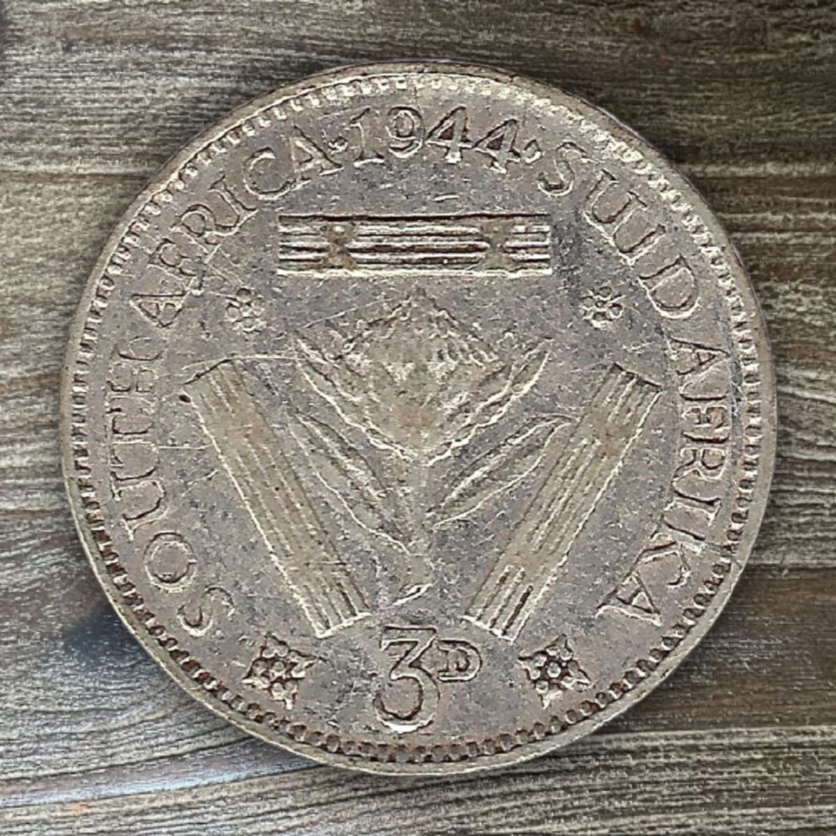 1944 *** 3 Pence *** Filler coin
