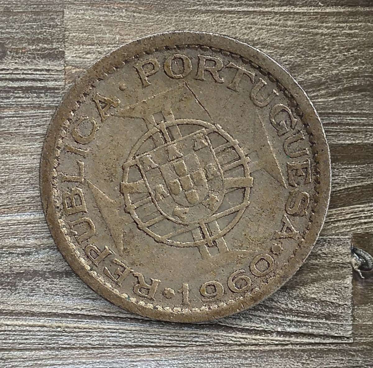 1960 *** Mocambique 5 escudos *** "Silver (.650) Weight 4 g"