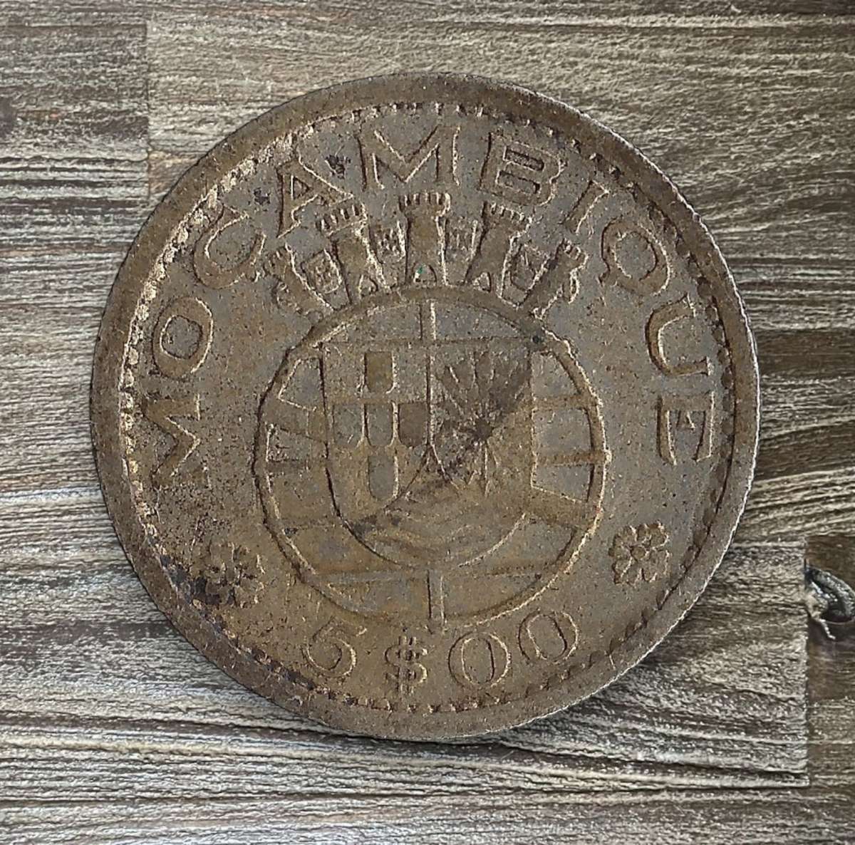 1960 *** Mocambique 5 escudos *** "Silver (.650) Weight 4 g"