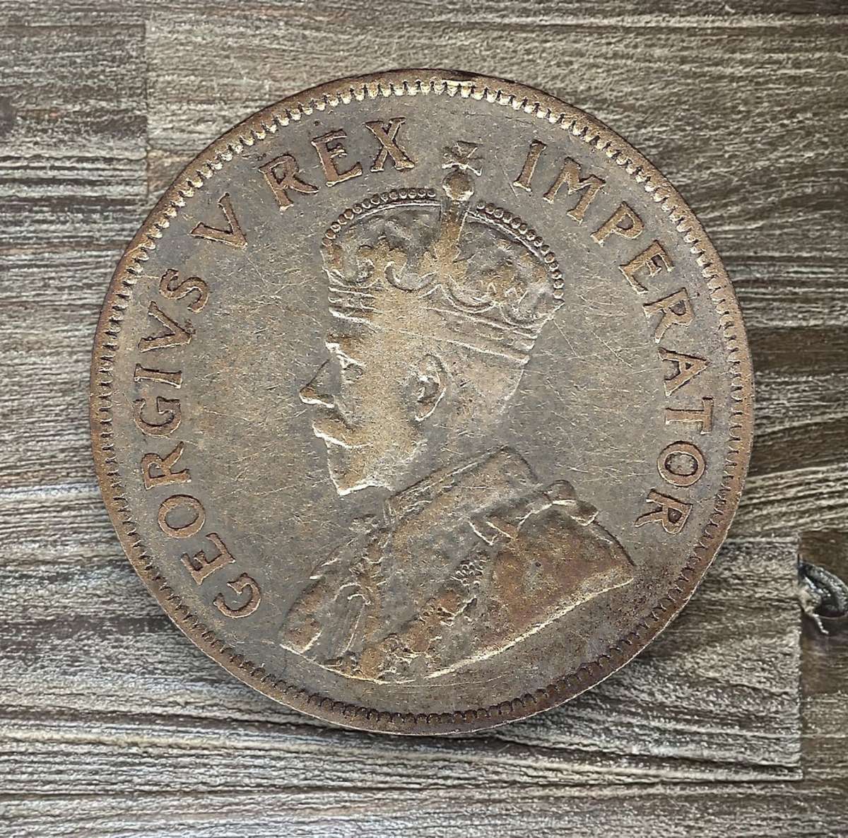 1933 *** 2 1/2 Shilling *** VF condition better than a filler