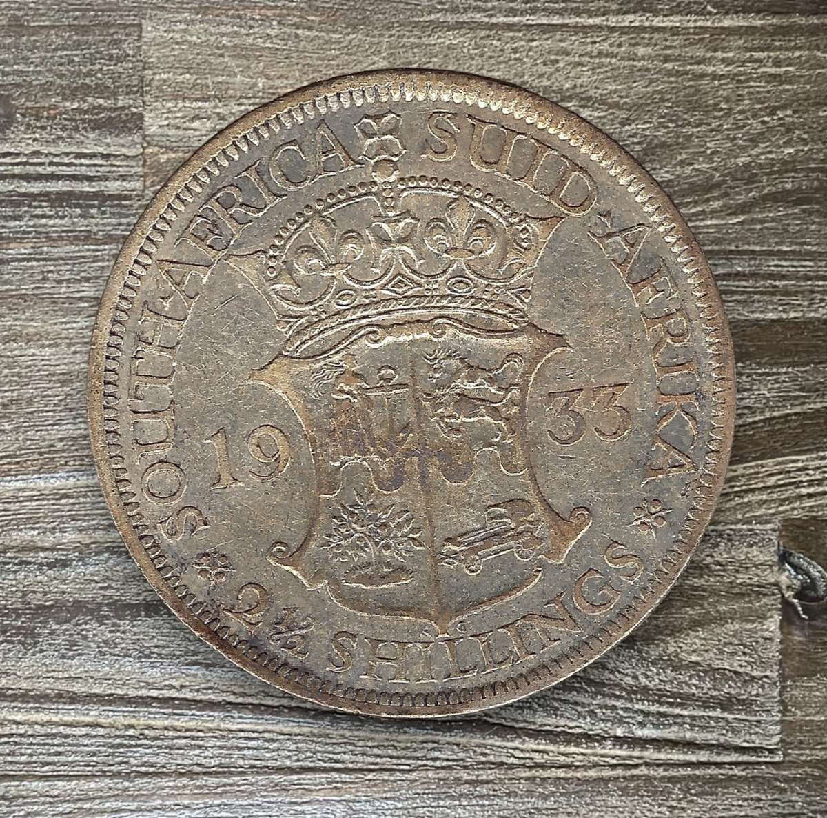 1933 *** 2 1/2 Shilling *** VF condition better than a filler
