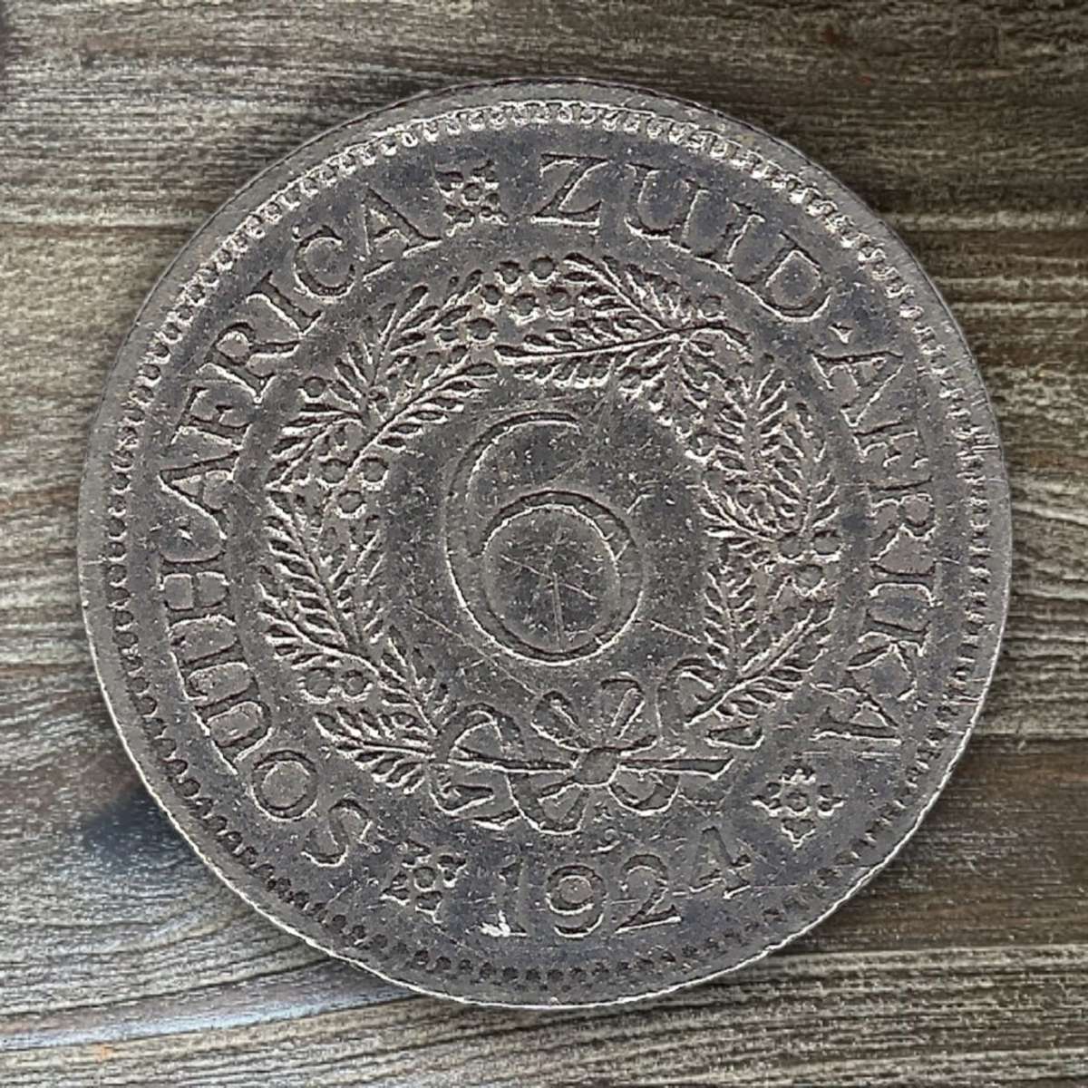 1924 *** 6 Pence *** Difficult year, filler coin