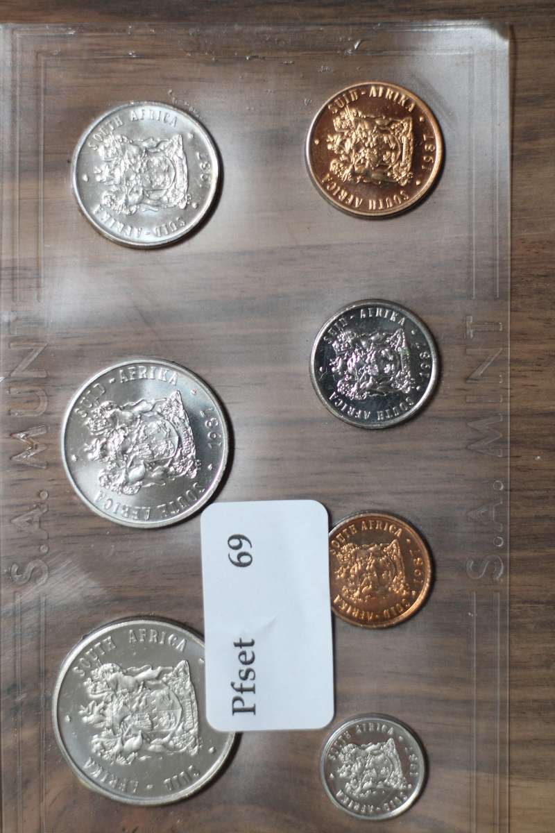 1987 *** Uncirculated set with Nickel R1