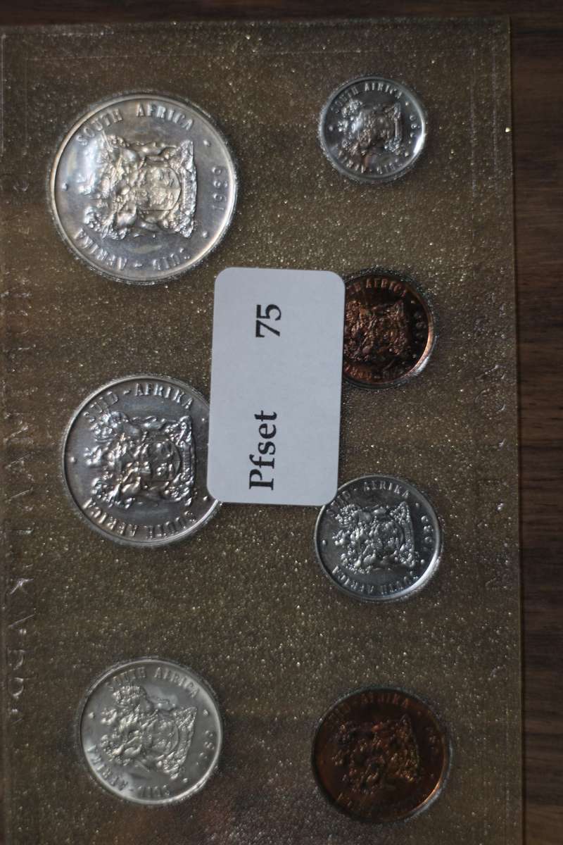 1989 *** Uncirculated set with Nickel R1