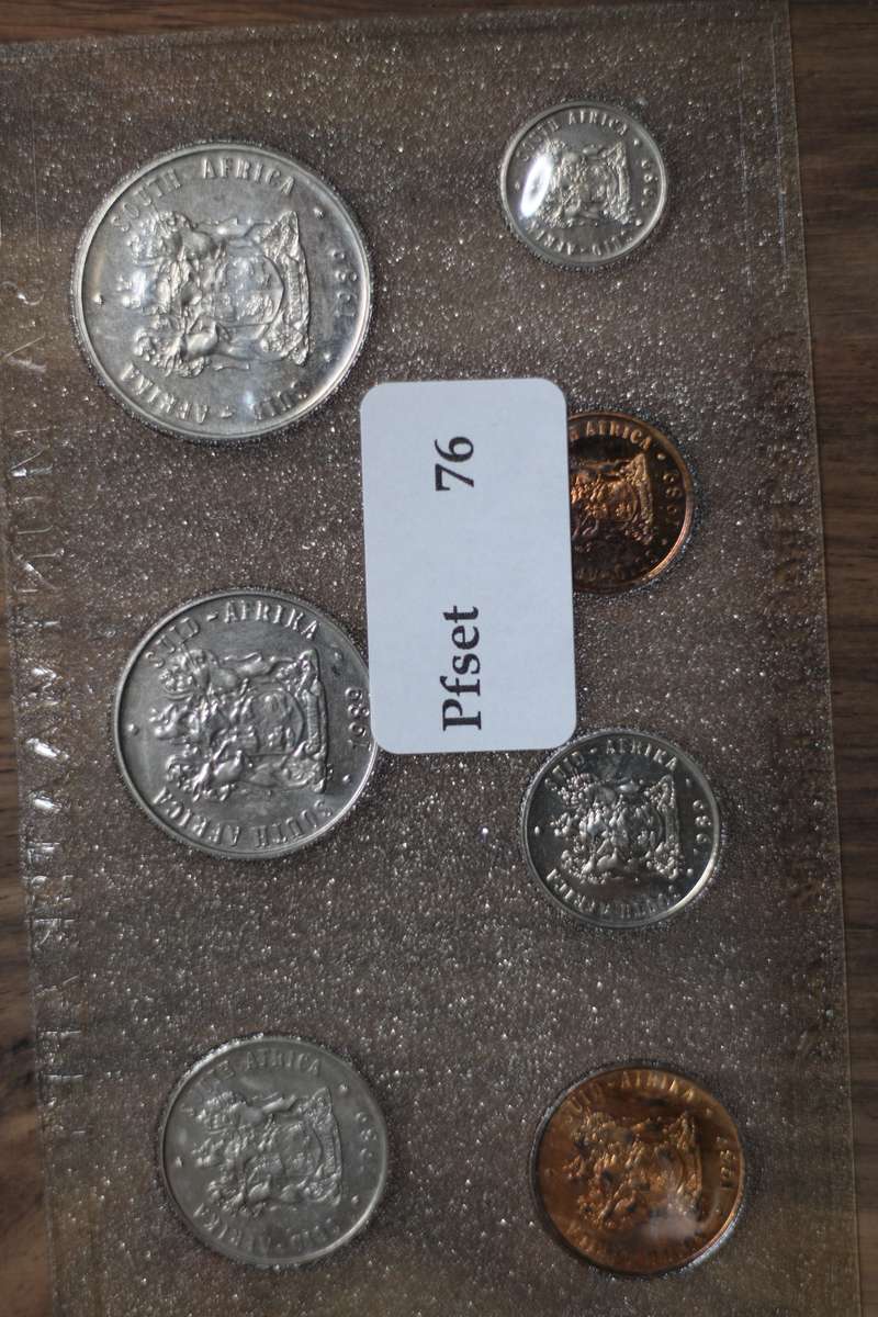 1989 *** Uncirculated set with Nickel R1