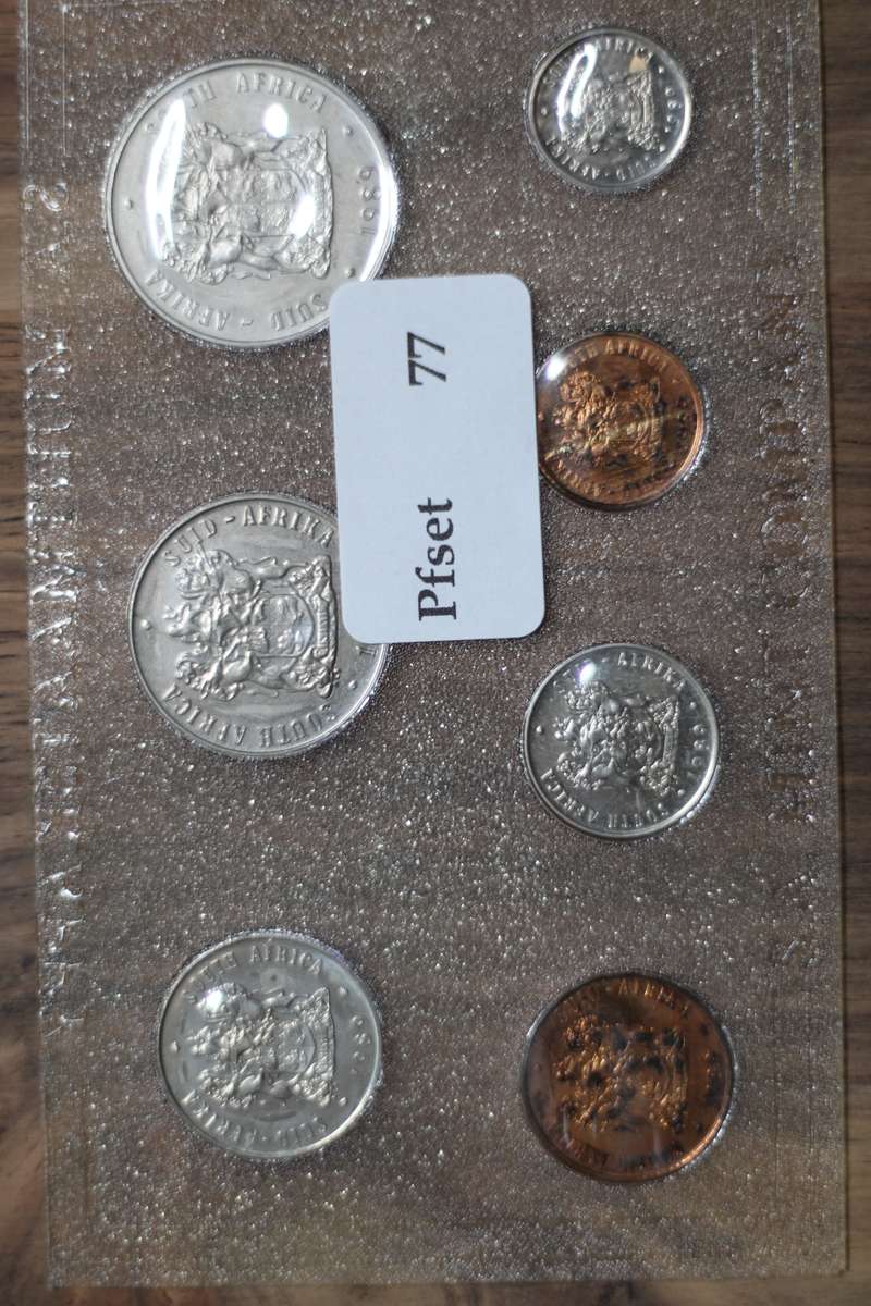 1989 *** Uncirculated set with Nickel R1