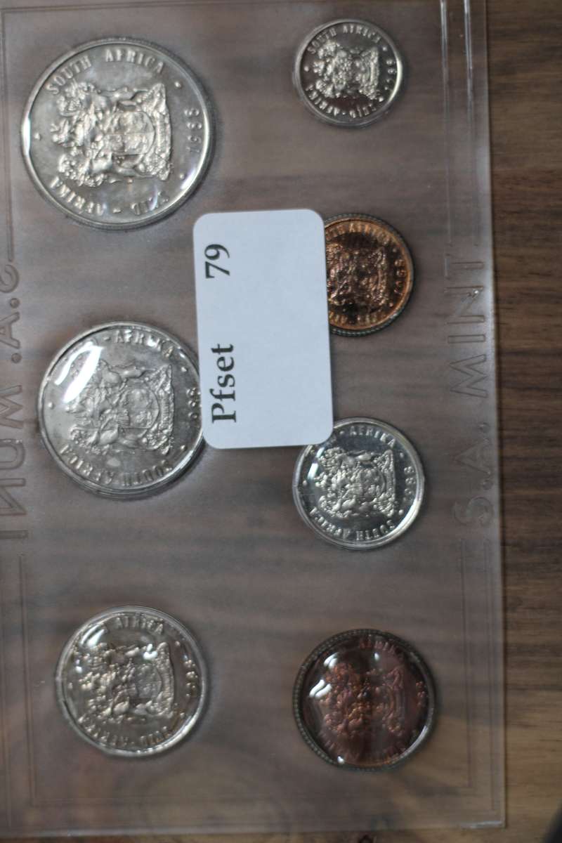 1988 *** Uncirculated set with Nickel R1