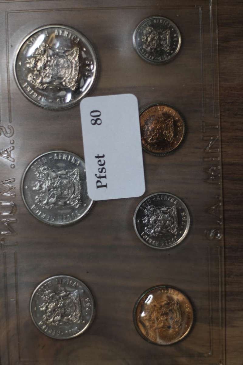 1988 *** Uncirculated set with Nickel R1