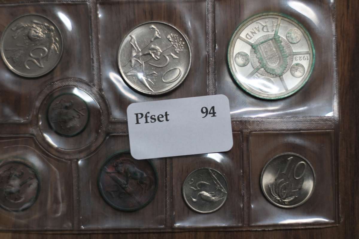 1974 *** Uncirculated set with Silver R1