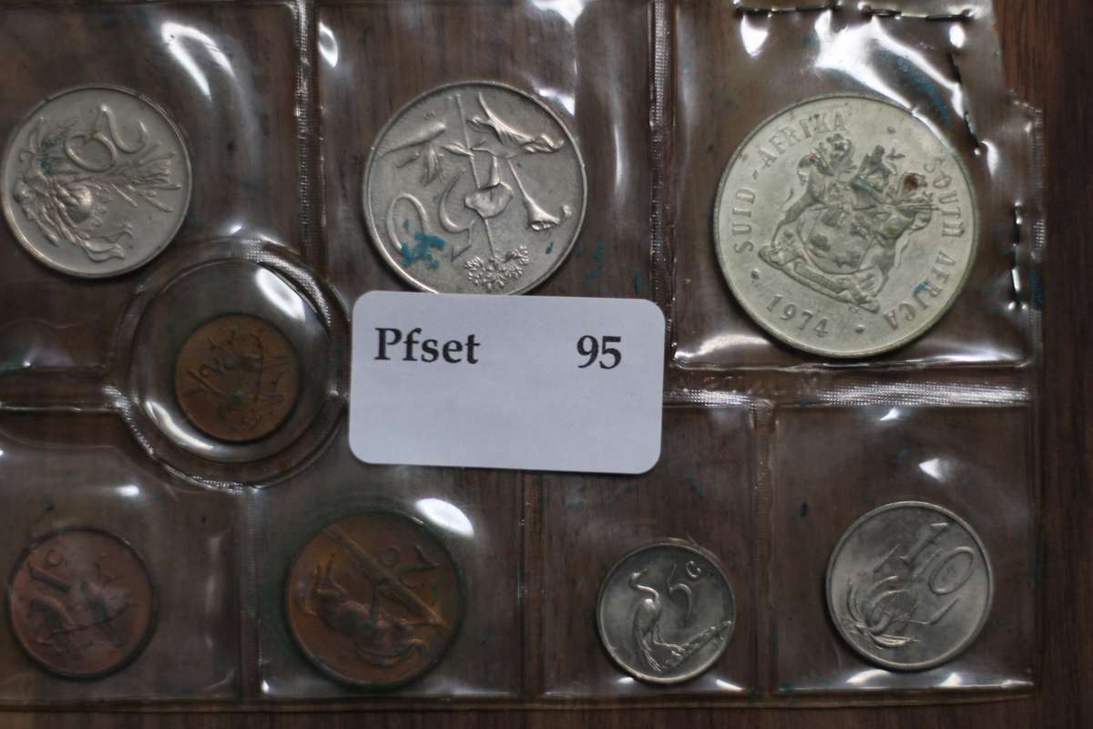 1974 *** Uncirculated set with Silver R1