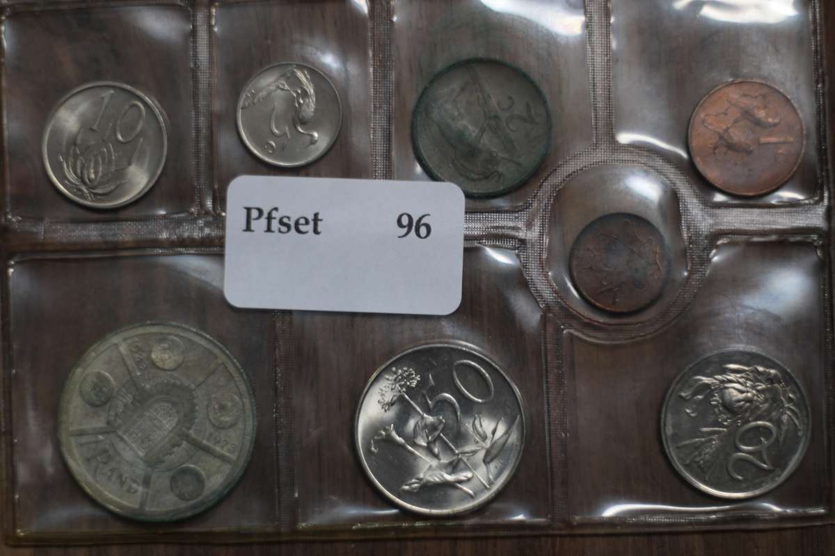 1974 *** Uncirculated set with Silver R1