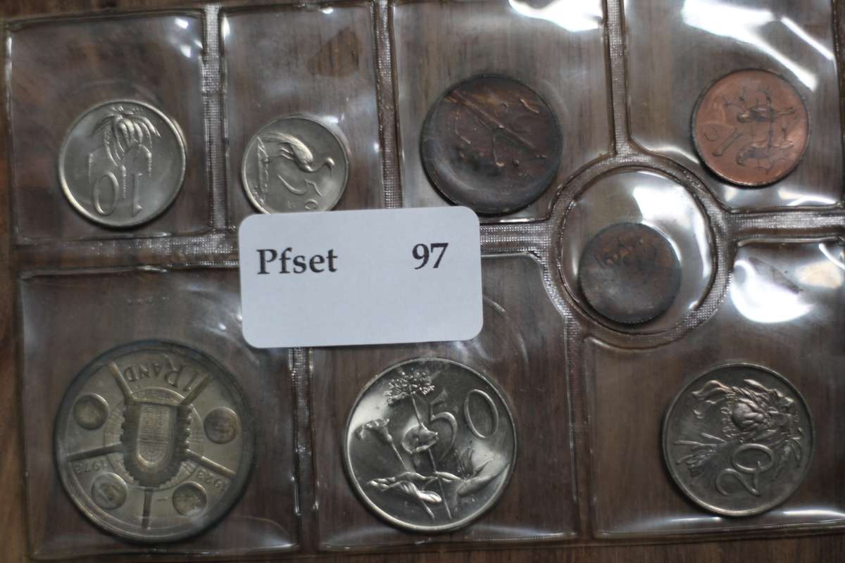 1974 *** Uncirculated set with Silver R1