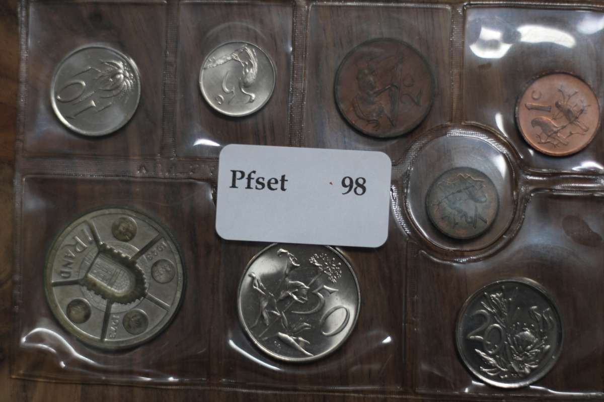 1974 *** Uncirculated set with Silver R1