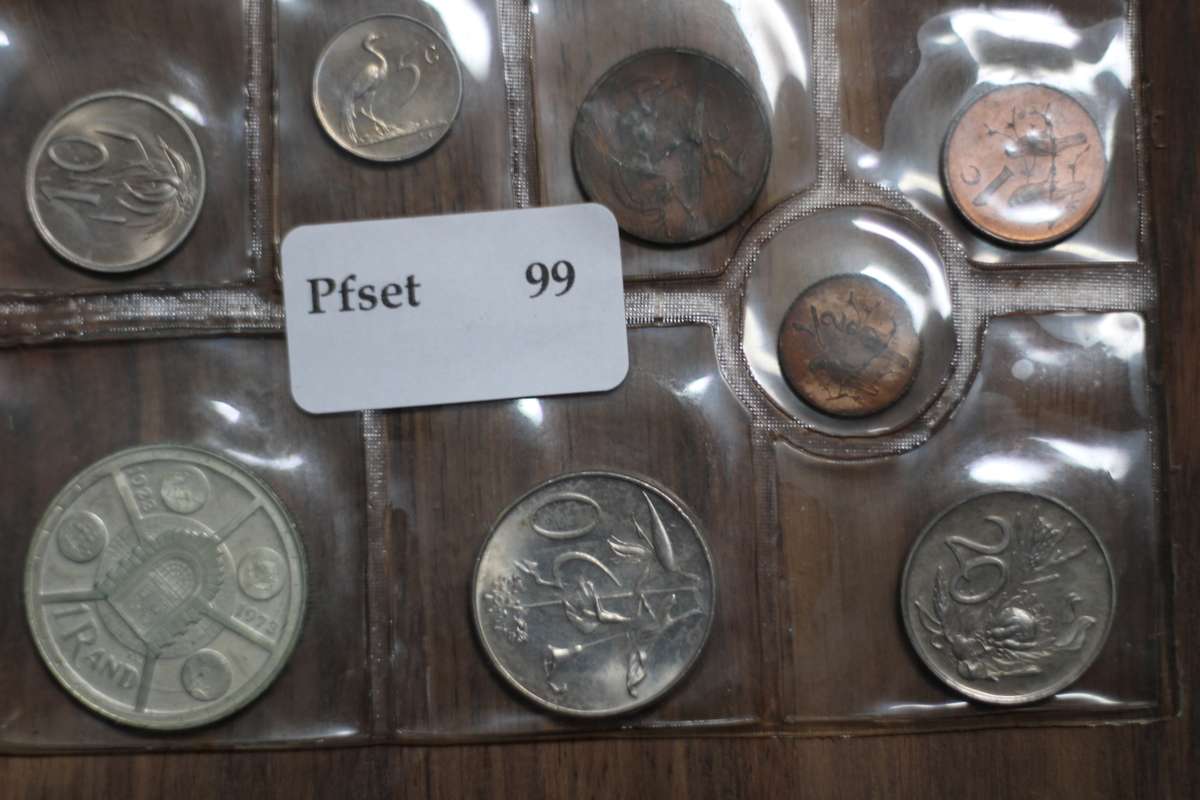 1974 *** Uncirculated set with Silver R1