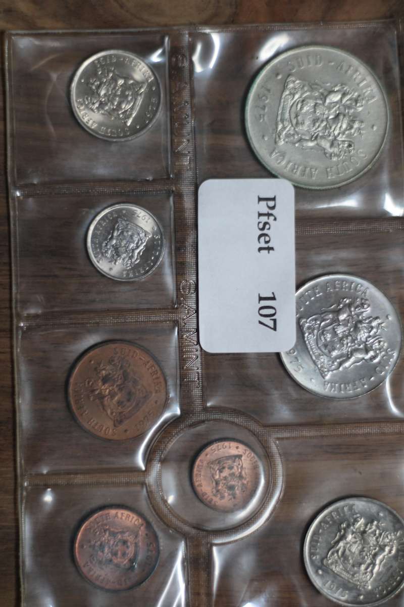 1975 *** Uncirculated set with Silver R1