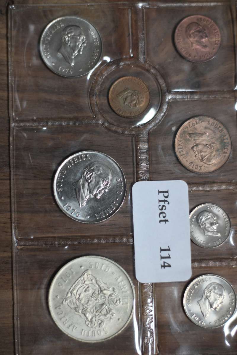 1976 *** Uncirculated set with Silver R1