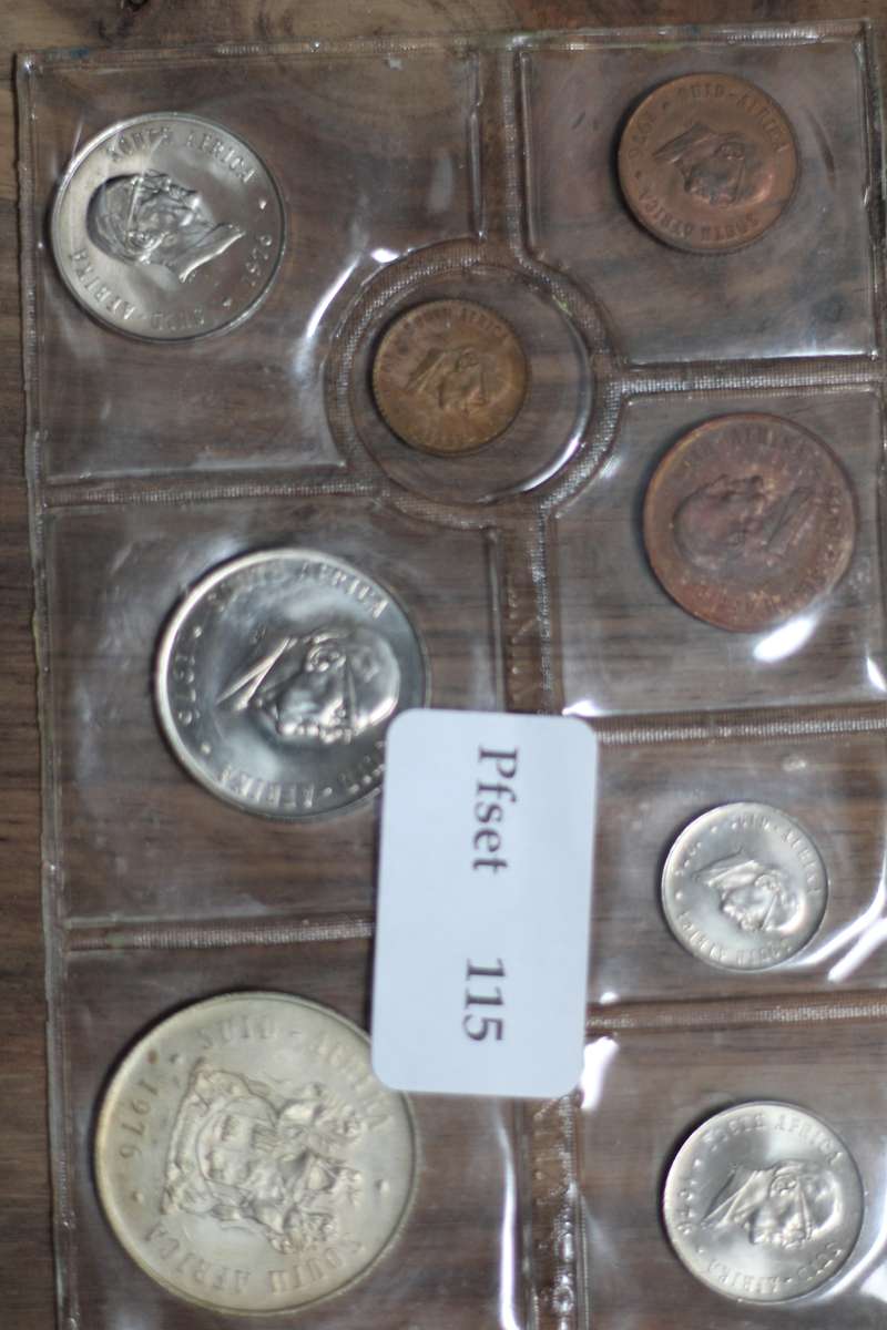 1976 *** Uncirculated set with Silver R1