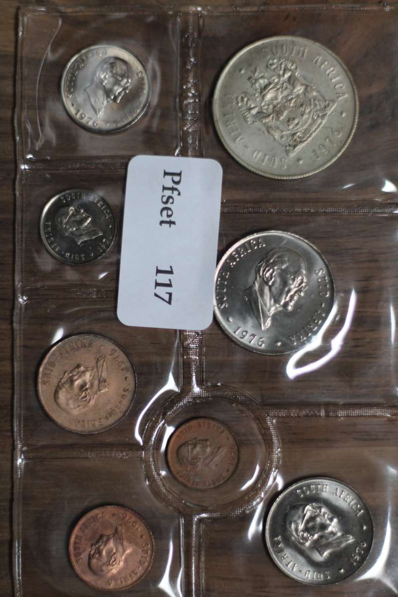 1976 *** Uncirculated set with Silver R1