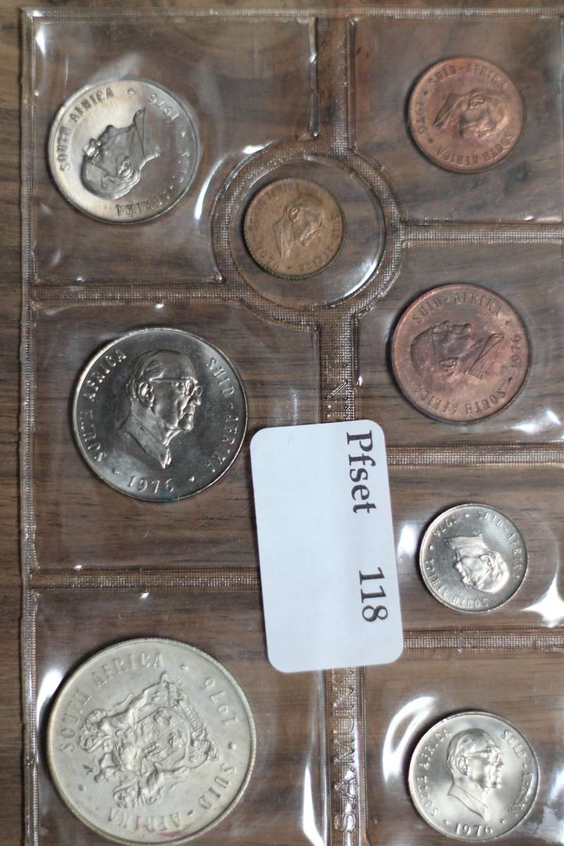 1976 *** Uncirculated set with Silver R1