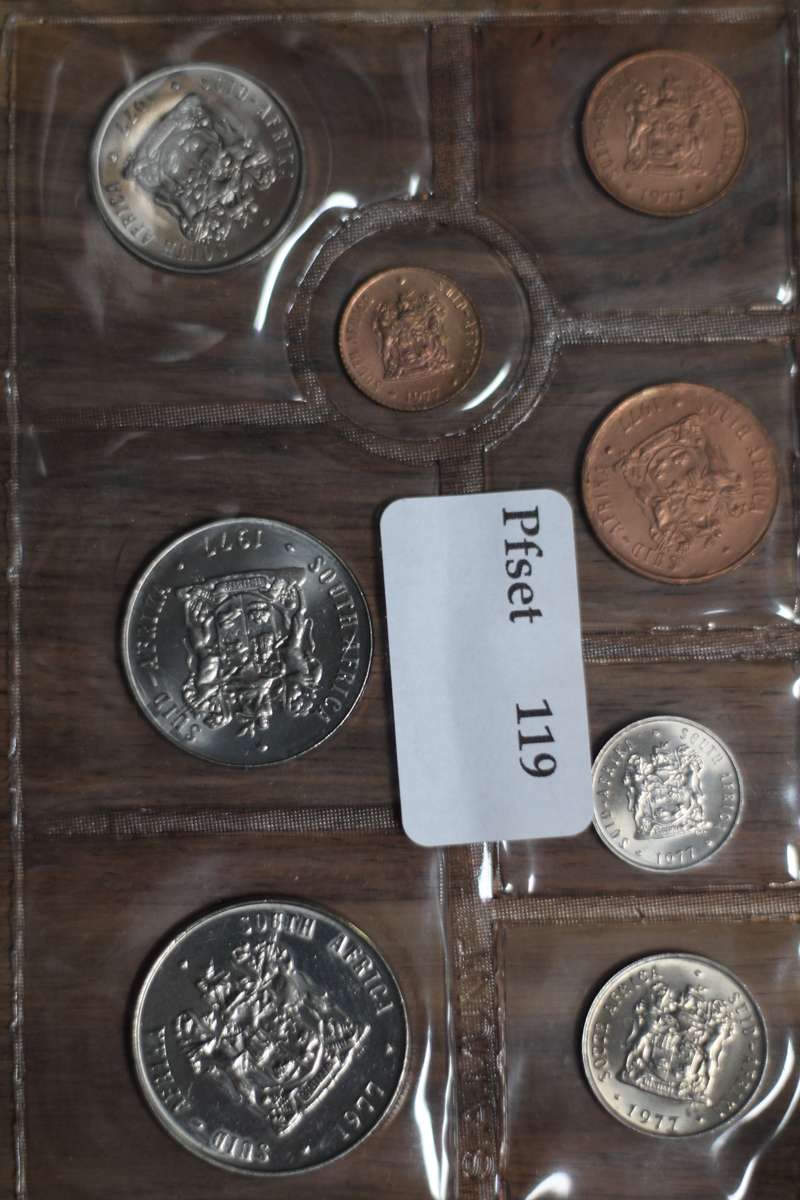 1977 *** Uncirculated set with Nickel R1