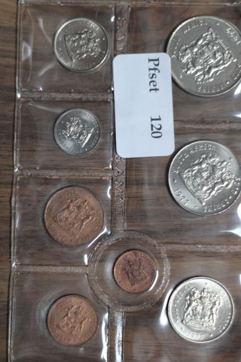 1977 *** Uncirculated set with Nickel R1