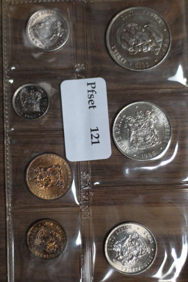 1985 *** Uncirculated set with Nickel R1