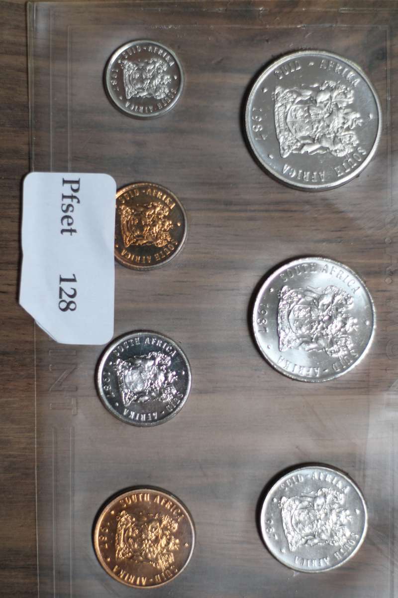1987 *** Uncirculated set with Nickel R1
