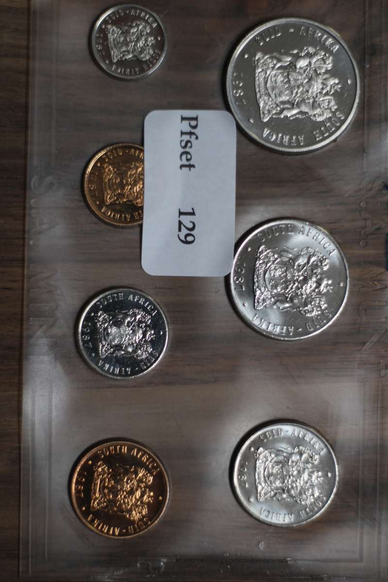 1987 *** Uncirculated set with Nickel R1