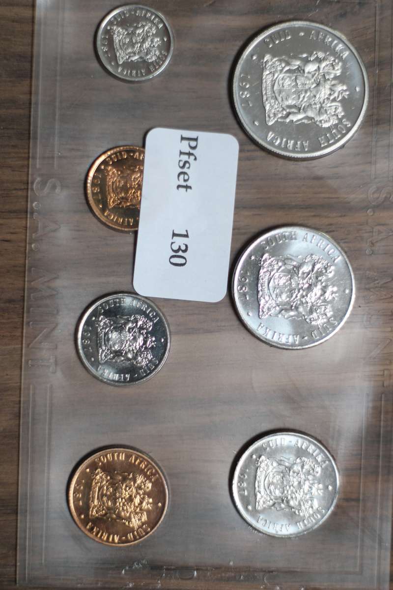 1987 *** Uncirculated set with Nickel R1