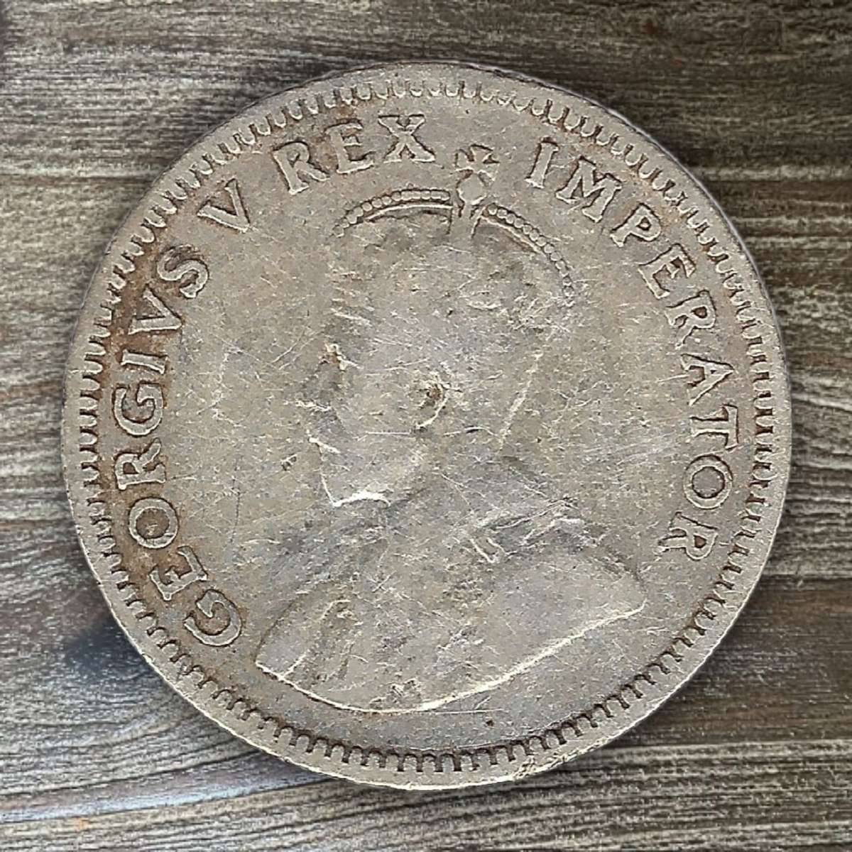 1934 *** 6 Pence *** 80% silver, Worn filler