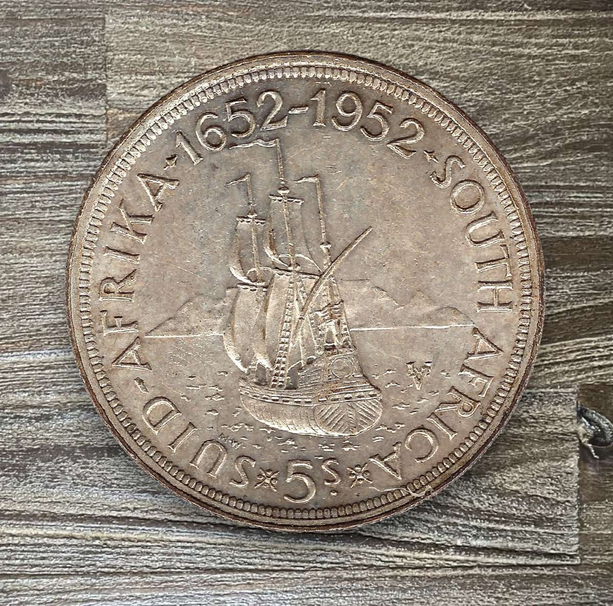 1952 *** 5 Shilling *** Decent to collect