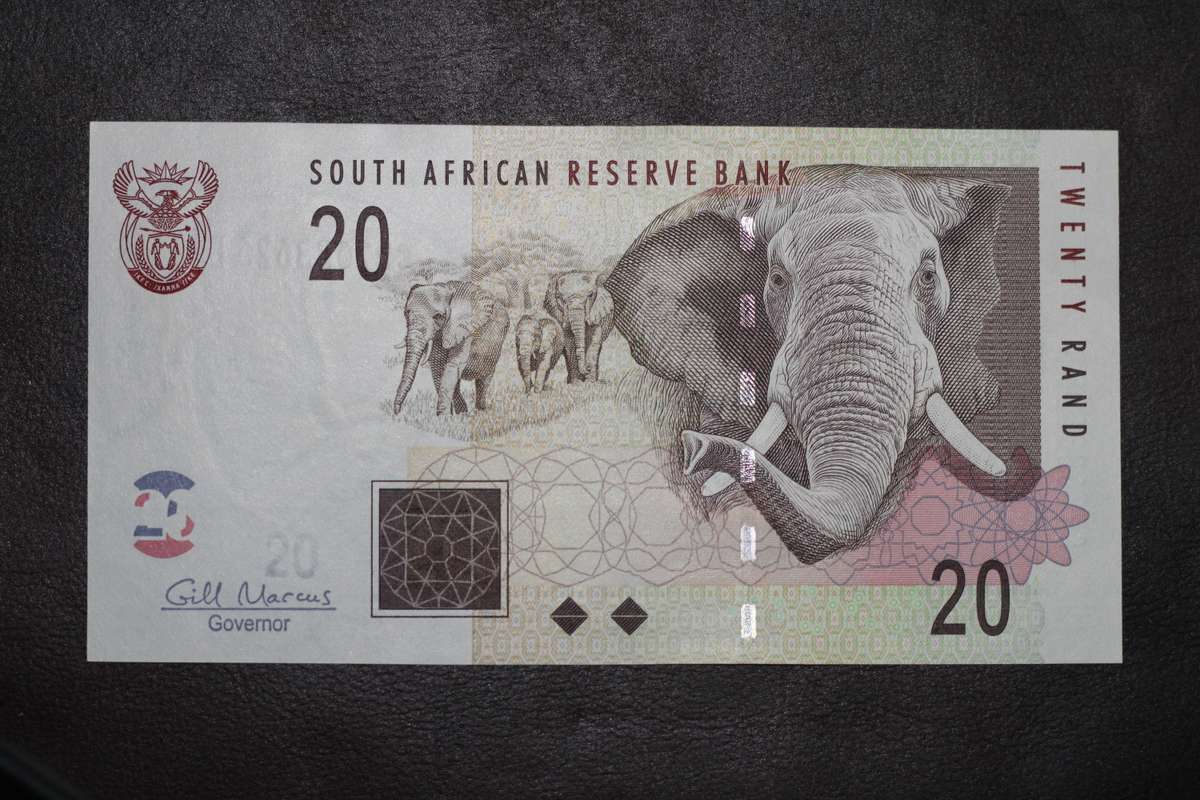 Gill Marcus *** R20 *** Please grade from photos