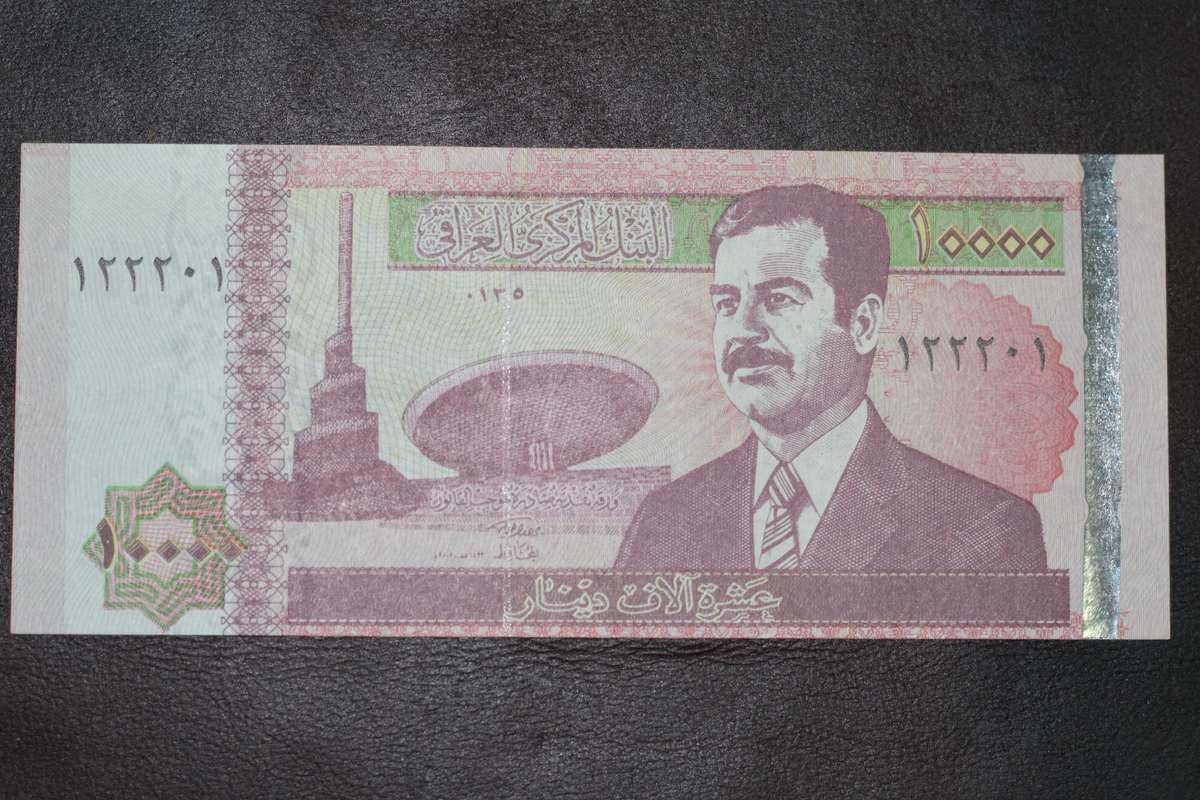 Iraq *** 10000 Dinars *** Unc
