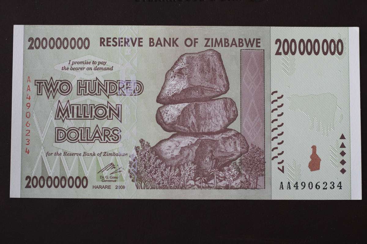 Zimbabwe *** $200 MILLION *** Great unc