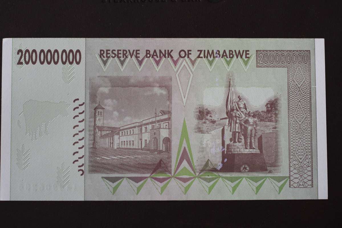 Zimbabwe *** $200 MILLION *** Great unc